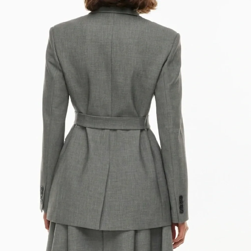 Aritzia Babaton color black Innovate Blazer - Picture 4 of 8